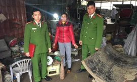 Quả đạn súng cối 100 mm, đang còn khả năng phát nổ, sát thương.