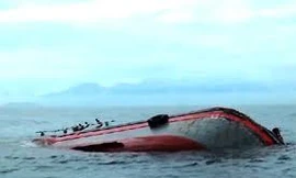 Đã cứu được 12 người vụ tàu chìm trên vùng biển Hà Tĩnh