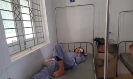 Nổ bình thí nghiệm, nữ sinh lớp 8 bị rách giác mạc