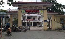 Công an vào cuộc vụ bé sơ sinh tử vong với vết đứt trên cổ