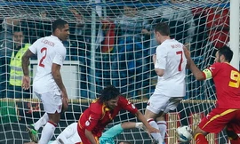 Anh bị cầm hòa, Tây Ban Nha vượt qua Pháp