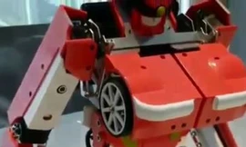 Robot biến hình bước ra từ 'Transformer'