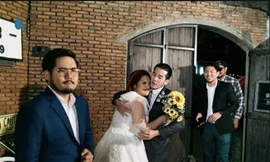 Cô dâu mời 'hội người yêu cũ' đến dự cưới