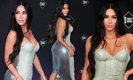 Chị em nhà Kim Kardashian mặc táo bạo đọ sắc nóng bỏng