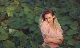Miley Cyrus bất ngờ dịu dàng gợi cảm như một nàng thơ