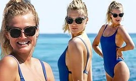 Tình cũ tài tử Titanic tiếp tục khoe dáng nữ thần