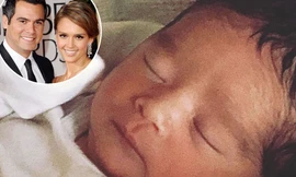 ‘Thiên thần bóng tối’ Jessica Alba sinh con thứ 3 