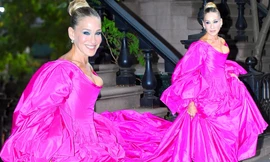 Người đẹp Sex and the city 'o ép vòng 1', đi giày cọc cạch