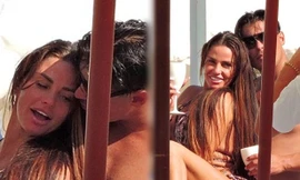 Katie Price âu yếm bồ mới sau chưa đầy 24 giờ chia tay tình cũ