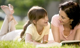 Giúp mẹ và con gái xích lại gần nhau hơn