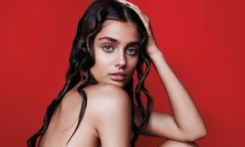 Taylor Hill lưng trần ‘nóng rực’ bên mẫu nam