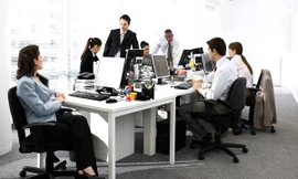 Dân văn phòng ngồi thế nào để không hại cột sống?