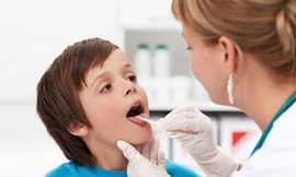 Phòng và chữa viêm họng cấp khi thời tiết thay đổi