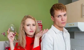 Nỗi khổ của đôi trẻ chia tay vẫn sống chung nhà