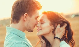 'Bệnh nụ hôn' và nguy cơ ung thư vòm họng