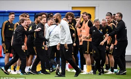 ‘Đột nhập’ sân tập của tuyển Bỉ trước trận bán kết với Pháp