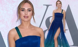 Nàng thơ nước Anh sang chảnh siêu quyến rũ với váy xẻ 'bất tận'