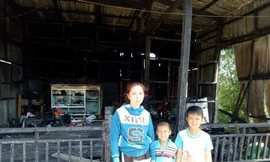 Rớt nước mắt thấy cảnh nhà cửa, tài sản bị thiêu rụi