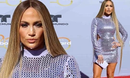 Jennifer Lopez bốc lửa với váy ôm siêu ngắn