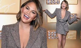 Nàng mẫu Mỹ Chrissy Teigen rạng rỡ, lấp ló ngực đầy
