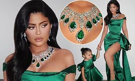 Kylie Jenner diện váy 'hàng thửa' xẻ cao tôn ngực nảy nở