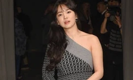 Song Hye Kyo vai trần gợi cảm tại tuần lễ thời trang London