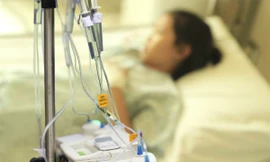 Bệnh nhân già yếu, ung thư giai đoạn cuối, hoặc đáp ứng thuốc kém... thường không được chỉ định hóa, xạ trị. 