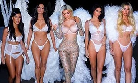Chị em nhà Kim Kardashian hóa thân thành thiên thần nội y 