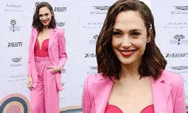 ‘Wonder Woman’ Gal Gadot tươi tắn rạng ngời, diện ‘cây’ hồng trẻ trung
