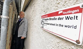 Ghé thăm con phố hẹp nhất thế giới