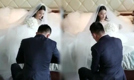 'Lý Mạc Sầu' Trương Hinh Dư được chồng quỳ gối xỏ giày trong ngày cưới