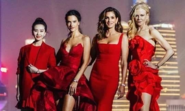 Cindy Crawford, Nicole Kidman, Alessandra Ambrosio đầm đỏ tuyệt sắc