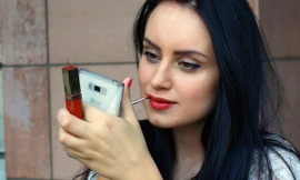 Nỗi khổ của người đàn ông lấy phải... vợ đẹp