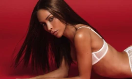 Vẻ nóng bỏng của nàng mẫu chuyển giới trên tạp chí Playboy 