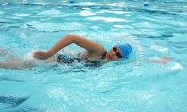 Sống vui khỏe nhờ đi bơi thường xuyên