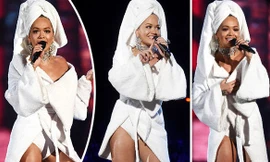 Ca sĩ nóng bỏng Rita Ora gây sốc khi diện khăn tắm lên thảm đỏ