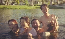 Kim Hee Sun vui 'hết cỡ' trong kỳ nghỉ dưỡng ở Đà Nẵng