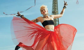 Con gái 18 tuổi của Michael Jackson xinh đẹp rực rỡ 