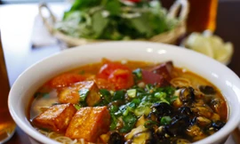 Những hàng bún ốc luôn đông khách ở Hà Nội 