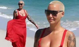 Vũ nữ thoát y U40 nảy nở rực lửa trên biển