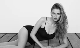 Người mẫu ‘ngực khủng’ Lara Stone bị chồng bỏ