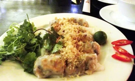 Lạ và ngon bánh cuốn ba miền