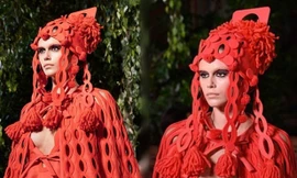 Con gái 18 tuổi của siêu mẫu huyền thoại Cindy Crawford lấp ló ngực đầy