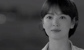 Song Hye Kyo tóc ngắn trẻ xinh như búp bê