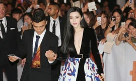 Phạm Băng Băng diện váy siêu gợi cảm sải bước ở LHP Toronto