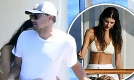 Tài tử Titanic quấn quýt bạn gái nóng bỏng kém 22 tuổi