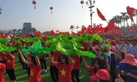 Các bạn dành tặng Trần Thế Trung món cháo lươn đặc sản xứ Nghệ 