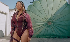 Beyonce khoe dáng tròn đầy nóng bỏng trên Elle