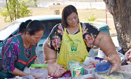 Người phụ nữ có bàn tay to nhất thế giới