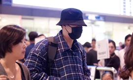 Tài tử 'Giày thủy tinh' So Ji Sub khẩu trang kín mít đến TP. HCM